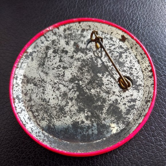 House Work Causes Brain Damage Vintage 70s 2.25 Inches Large Hot Pink Button - Picture 4 of 4